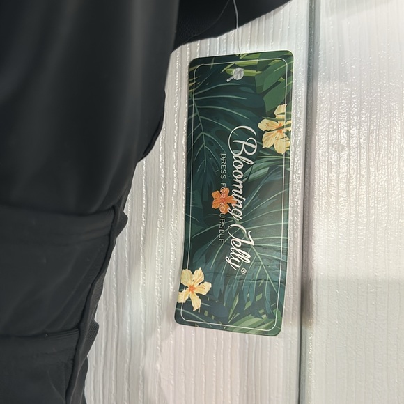 Blooming Jelly One Piece Black Swim Suit with Flutter Sleeves, deep V-neck, XXL - Picture 4 of 11